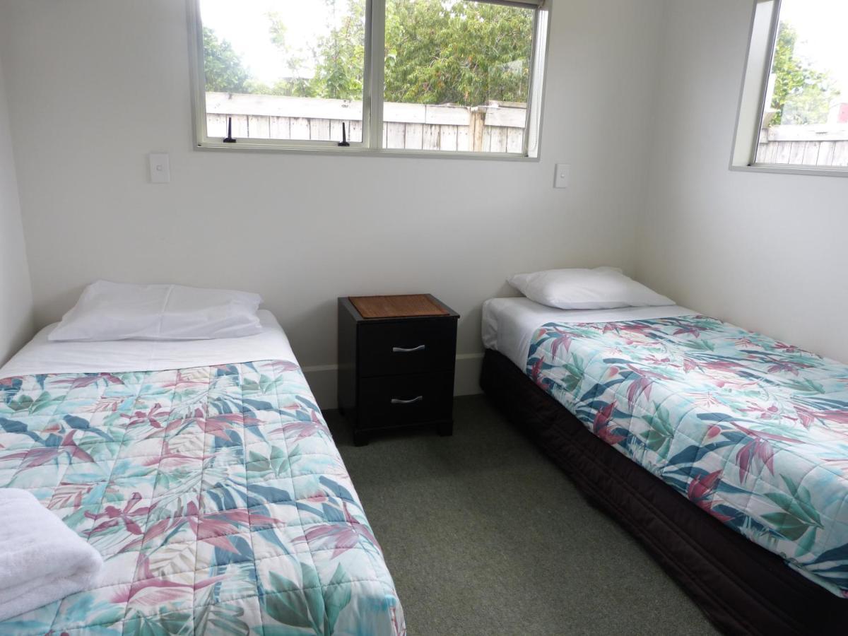 Blake Court Motel Whangamata Exterior photo