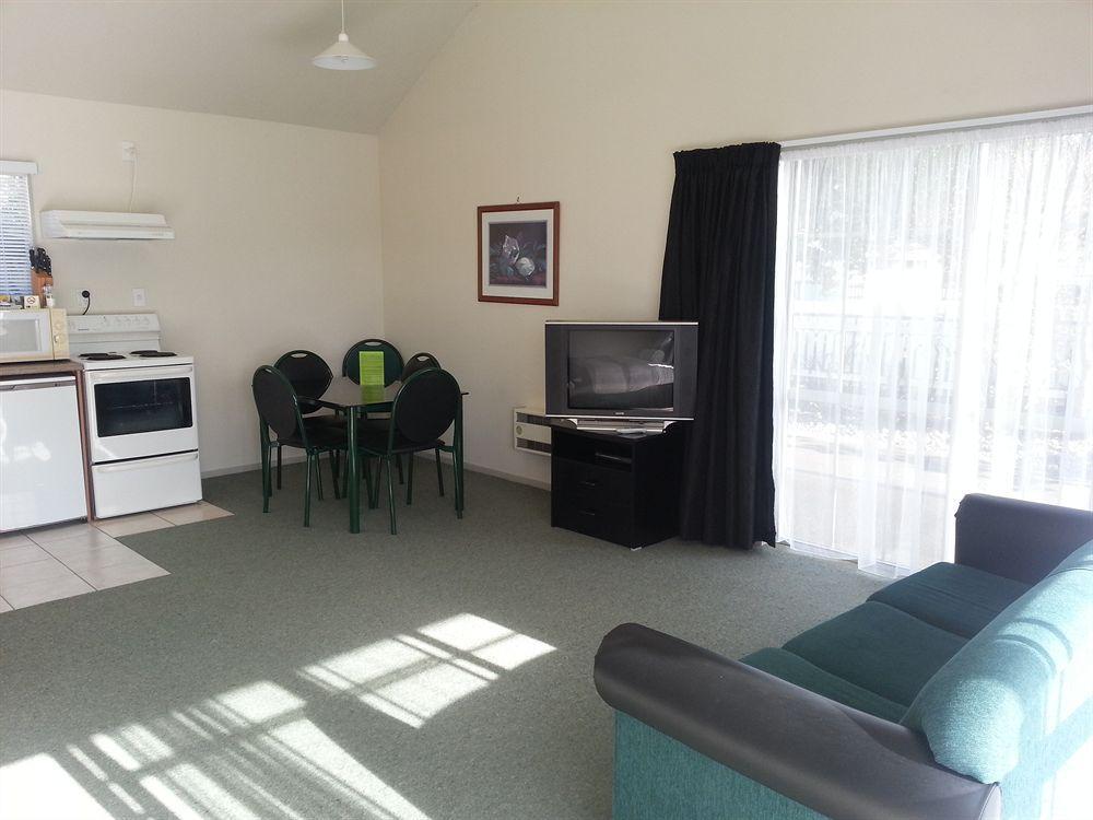 Blake Court Motel Whangamata Exterior photo
