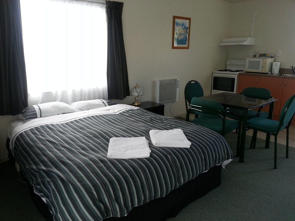 Blake Court Motel Whangamata Exterior photo