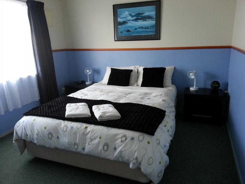 Blake Court Motel Whangamata Exterior photo