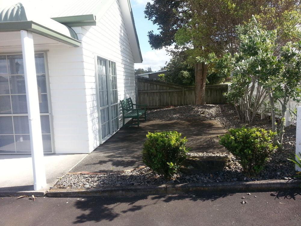 Blake Court Motel Whangamata Exterior photo