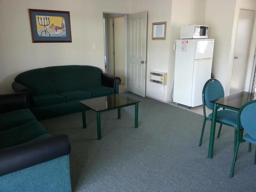 Blake Court Motel Whangamata Exterior photo